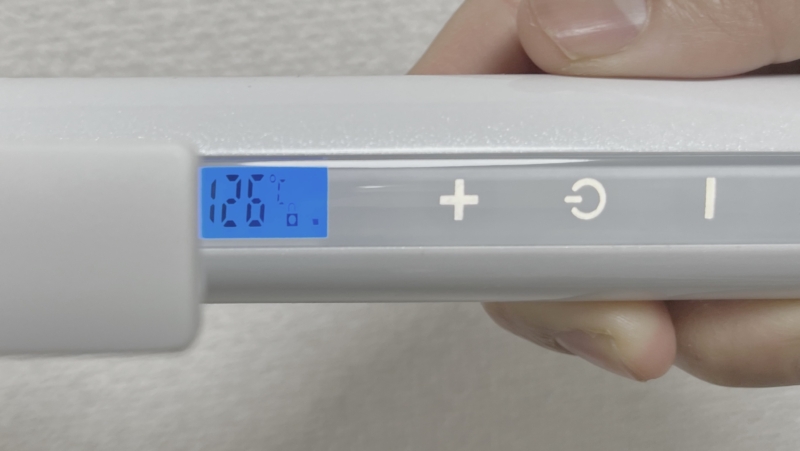 KINUJO/絹女カールアイロンの温度が表示されている